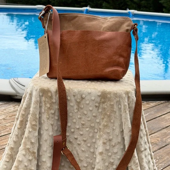 Leather Crossbody Bag in Tan - Classic Everyday Shoulder Bag - Picture 5 of 7